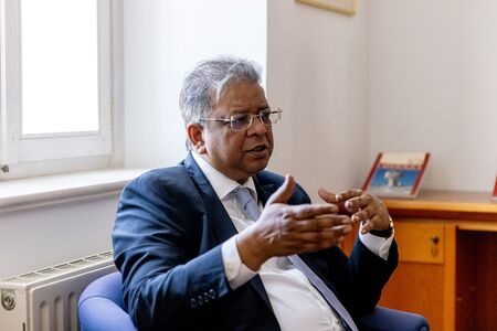 Pomemben del dogajanja je zajemal tudi častni obisk H. E. Khondkerja M. Talhe, predsednika Generalne konference Unesca (foto_Valter Leban)